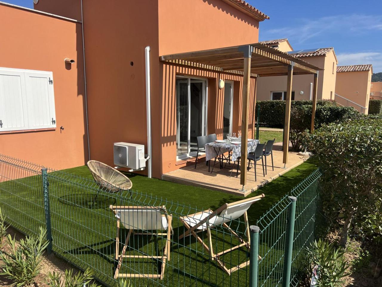 Residence Hoteliere Les Hameaux De Saint Cyprien Appartement 2 Chambres Lecci Exterior photo