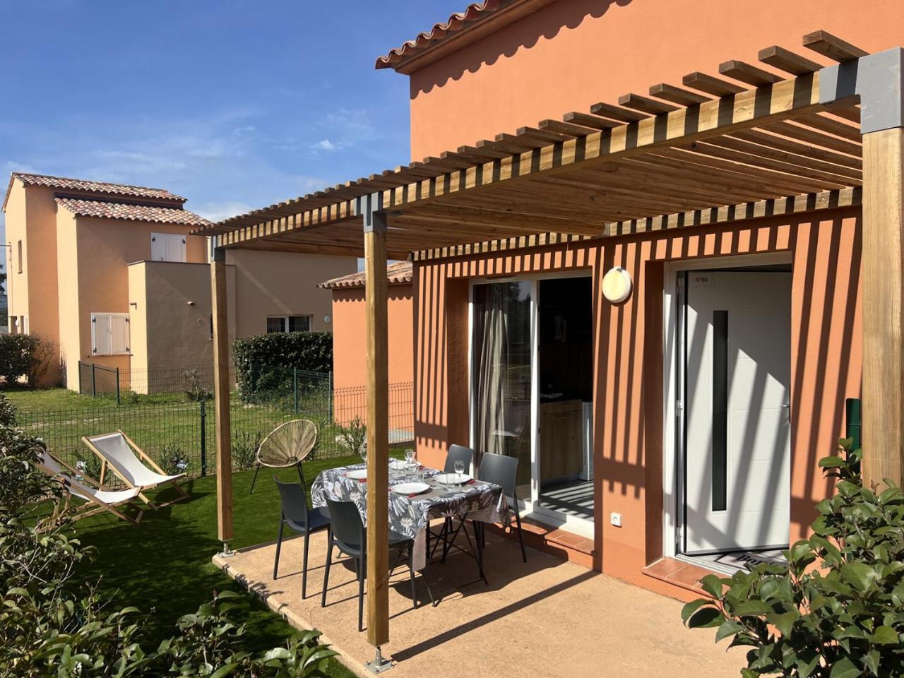 Residence Hoteliere Les Hameaux De Saint Cyprien Appartement 2 Chambres Lecci Exterior photo